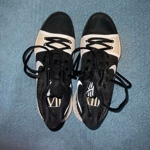 Kyrie 2s basketball shoes